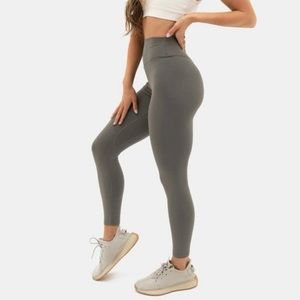 Balance Athletica Ascend Pant Shadow 🤍🖤